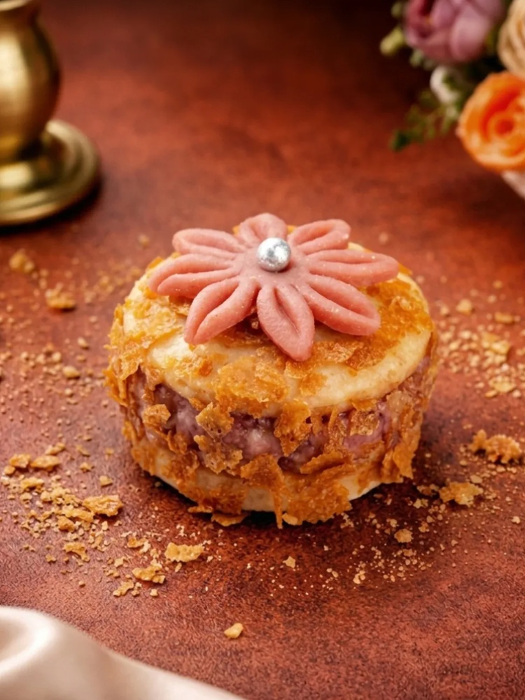 Raspberry mithai macaroon