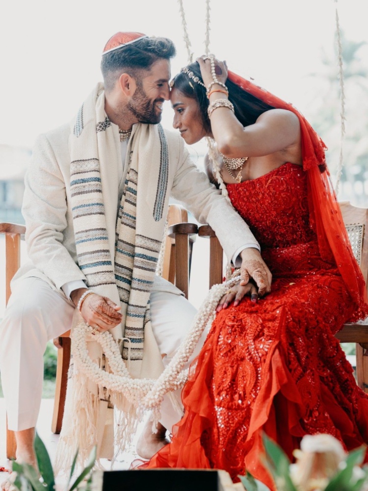 Nidhi Sunil and Noah Katz-Appel at their wedding ceremony that combined Hindu and Jewish traditions
