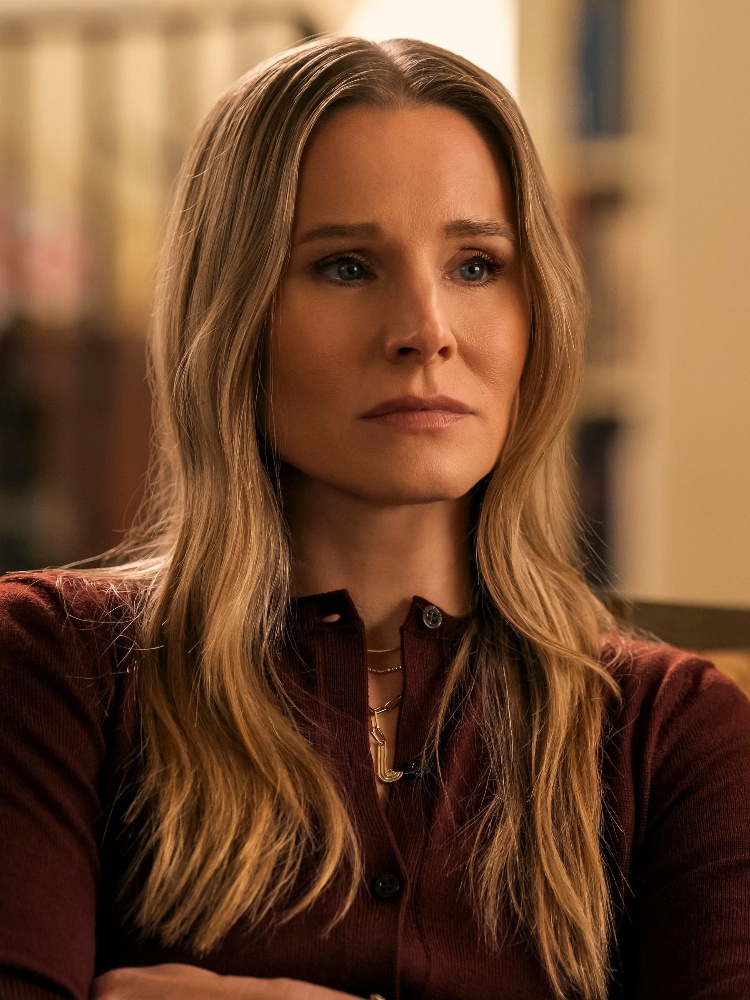 Kristen Bell in Nobody Wants This wearing a 'J' initial necklace