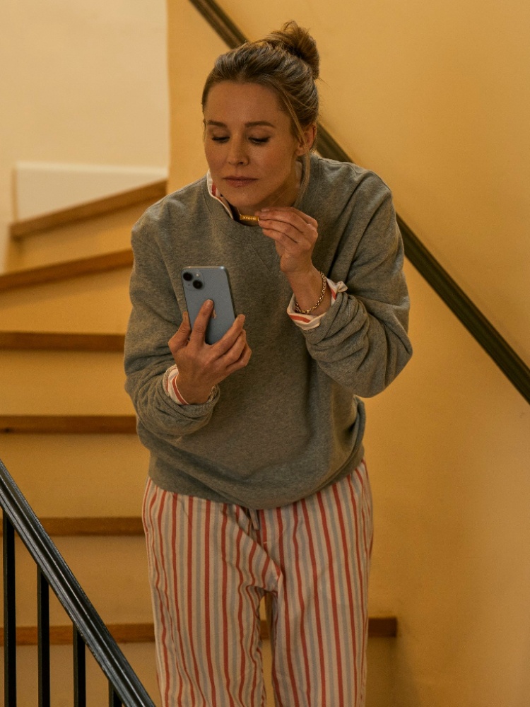 Kristen Bell in Nobody Wants This wearing a bar nameplate necklace