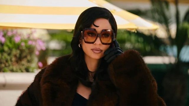 Alexa Demie as Maddy Perez in Euphoria season 3 wearing oversized sunglasses