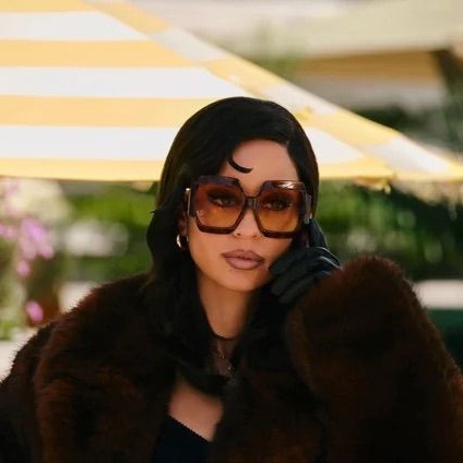 Alexa Demie as Maddy Perez in Euphoria season 3 wearing oversized sunglasses