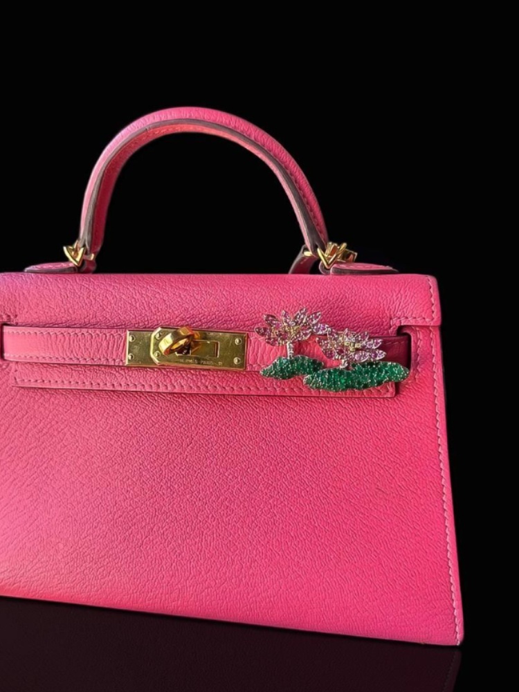 A pink Hermès Kelly adorned with bag jewellery by AM, sisters Ashna and Aria Mehta