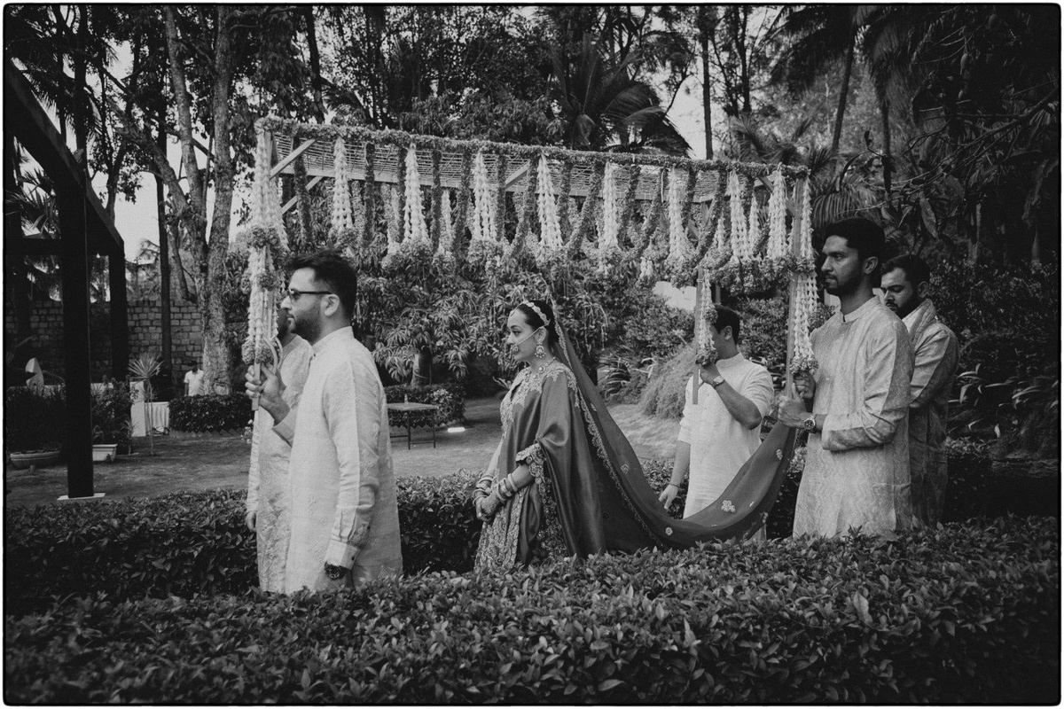 Dhwani on the way to the mandap surrounded by family