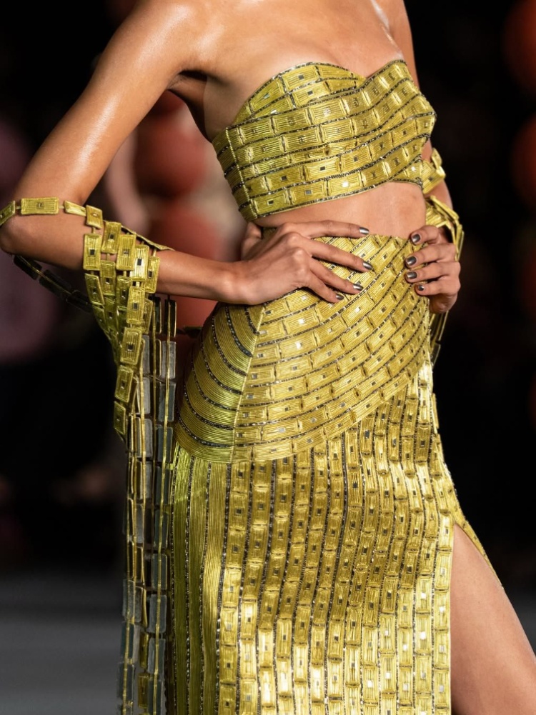 A look from Rimzim Dadu's Oxynn collection showcased at Hyundai India Couture Week 2025