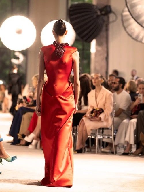 SCHIAPARELLI HAUTE COUTURE SPRING-SUMMER 2026 HEART NECKLACE DRESS