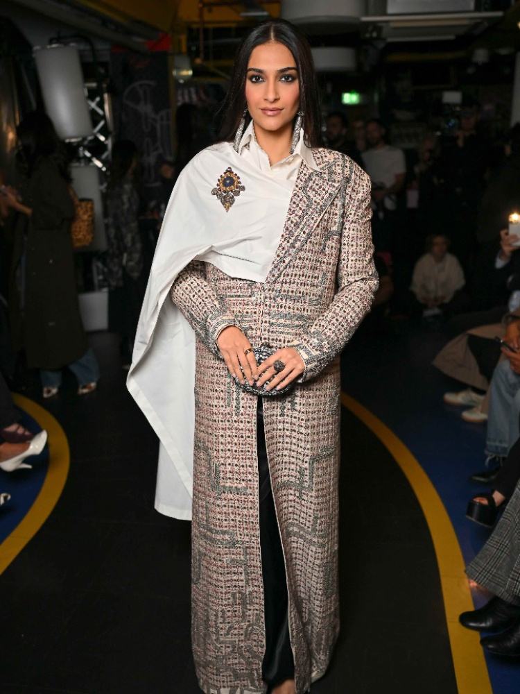 Sonam Kapoor at the AK|OK Anamika Khanna show