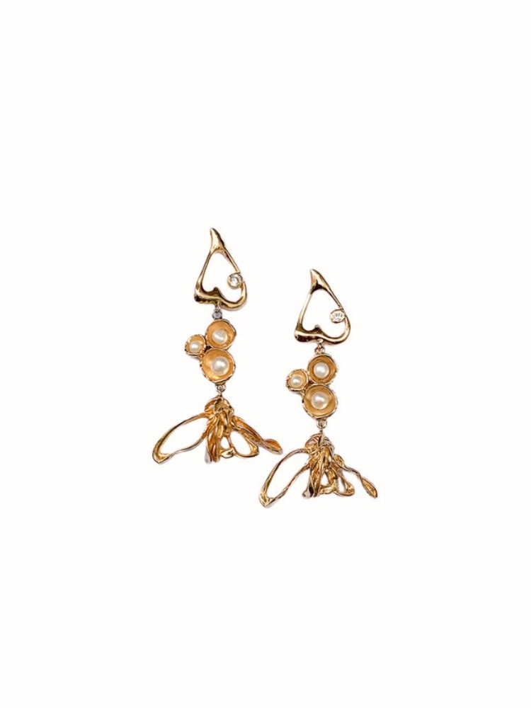 Studio Metallurgy fish pearl earrings