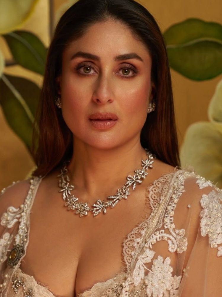 Kareena Kapoor Khan in Manish Malhotra