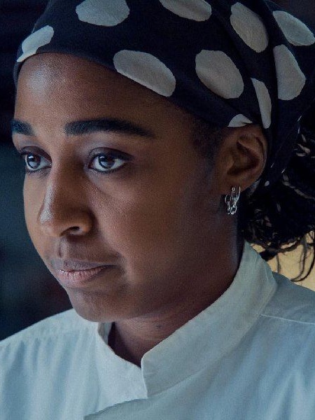 Ayo Edebiri wears a polka dot scarf in The Bear