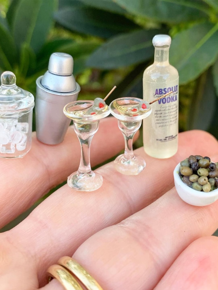Tiny vodka martinis by Instagram user @domestikatethis