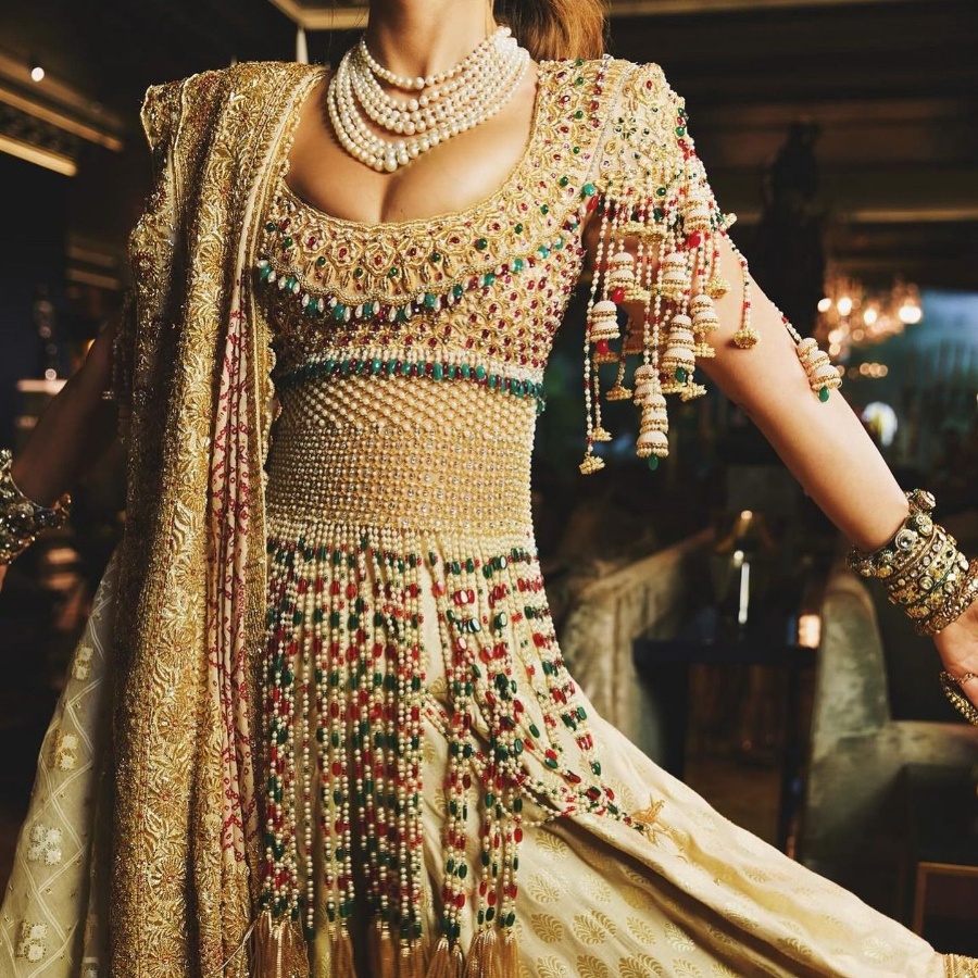 A close-up on Natasha Poonawalla’s custom custom sehra-inspired ensemble by Abu Jani Sandeep Khosla