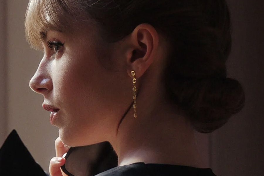 Lilly Collins wears Nue earrings in Emily in Paris