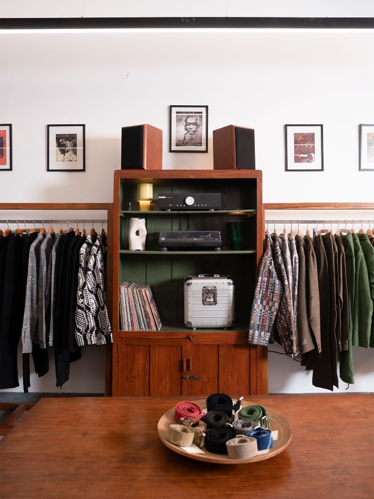 Inside the Kardo store in New Delhi