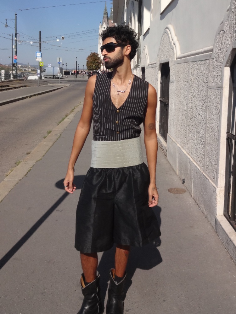 A grey cummerbund from Naalgo