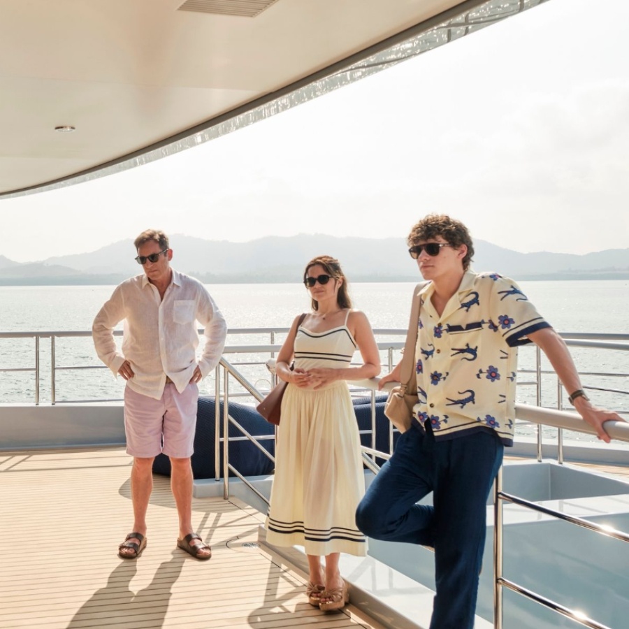 The White Lotus Ratliff family featuring Parker Poser, Patrick Schwarzenegger and Jason Isaacs