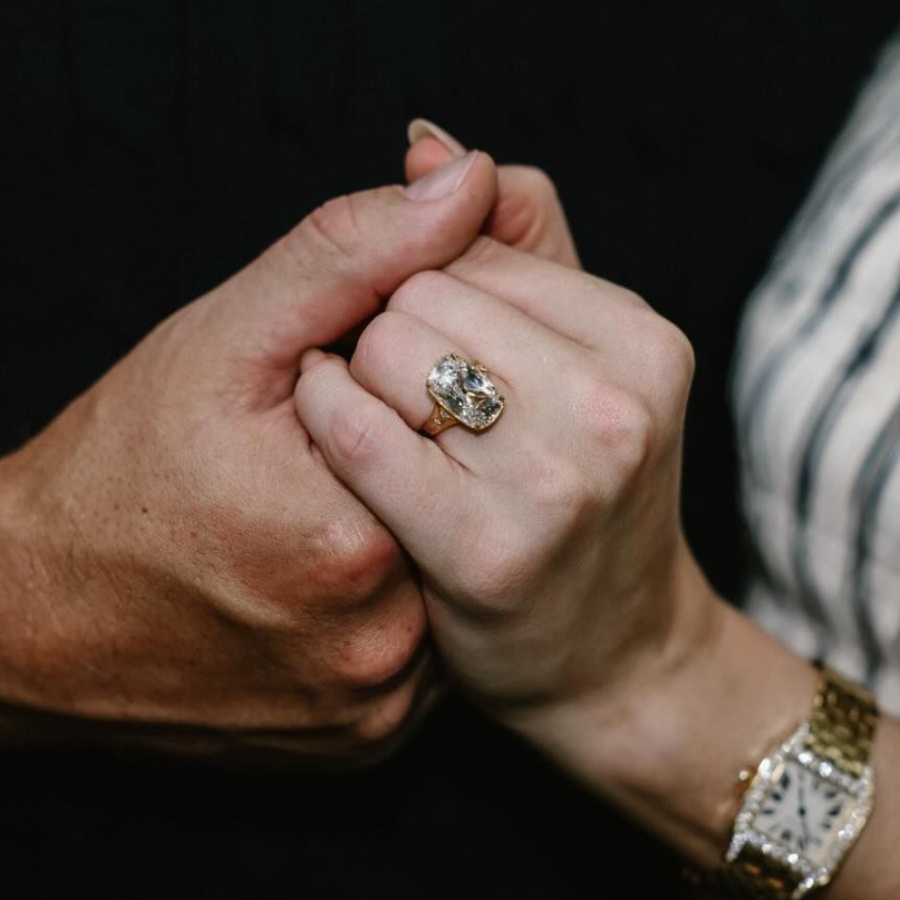 Taylor Swift's engagement ring features an old mine cushion cut diamond